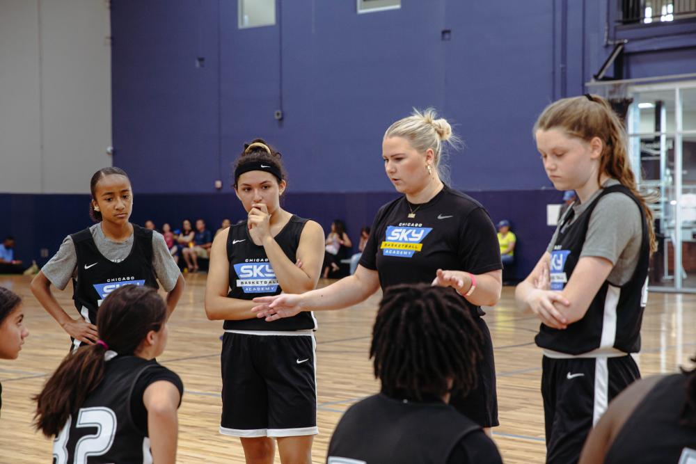 Photo of Simona coaching 7/8 GS team.